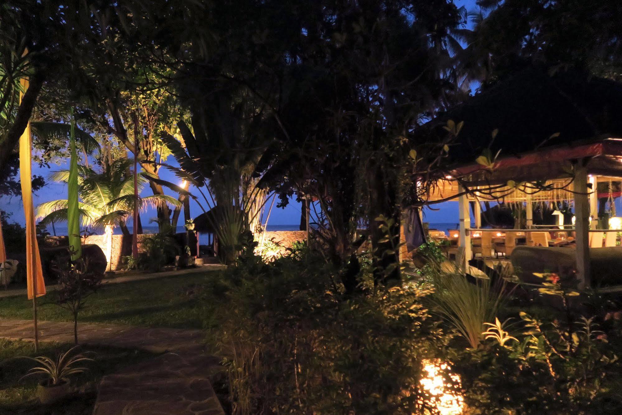 Cili Emas Oceanside Resort Tejakula Exteriér fotografie